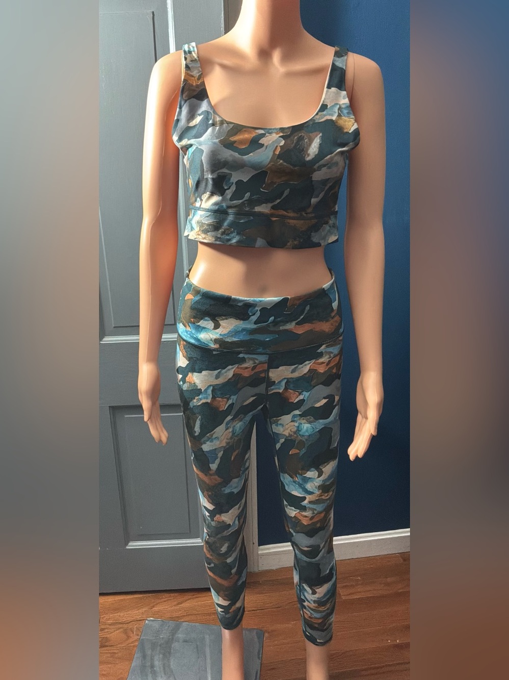 Women’s Teal Camo High-Waist Leggings and top
